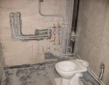 Ремонт труб в туалете